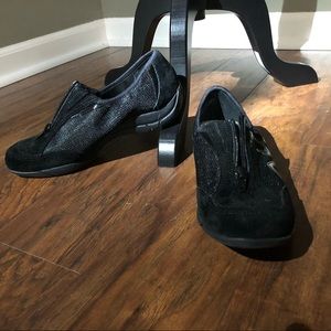 NEW Size 7 Anne Klein Sport Sneakers